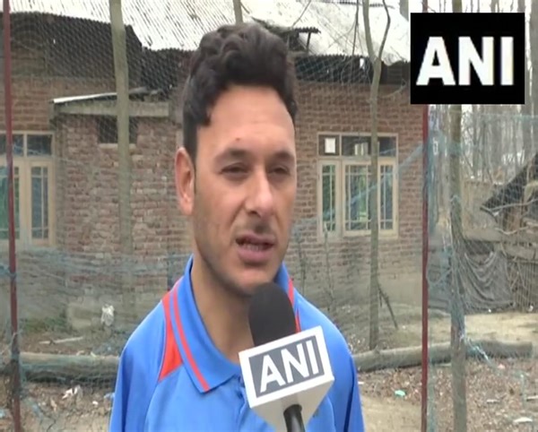 #WATCH | Anantnag (Jammu & Kashmir): On getting financial aid from Adani Group Chairperson Gautam Adani, Para Cricketer Amir Hussain Lone says, "I want to thank Gautam Adani, Dr Preeti & Gautam Adani Foundation that they are providing help to me. I had never thought this would happen...I had to struggle a lot in my life...." #JammuKashmir VC: ANI | TIMES NOW