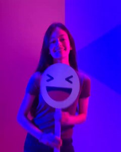 Mackenzie Foy on Instagram: "ITS FRIDAY!!!!!!"