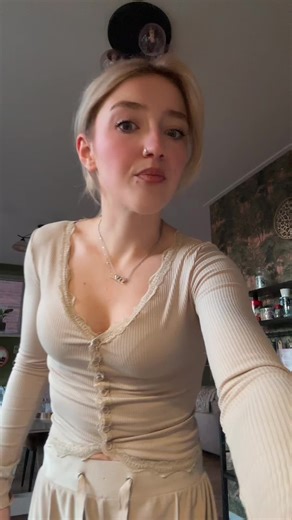 Video's van Natalie Syrovatkova (@nataliesyrovatkov) met origineel geluid - Natalie Syrovatkova