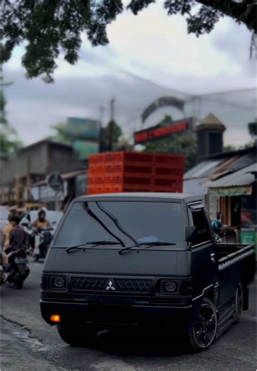 Exploring a Busy Urban Street Scene
