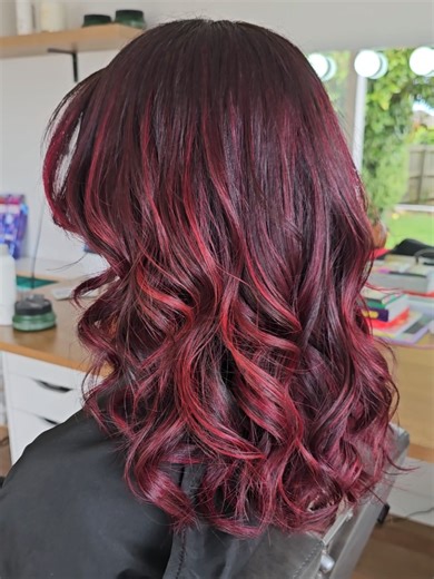 Full colour transformation today for Maria with a fresh trim, treatment and style ❤️ #redhair #maroonhaircolour #haircolourist