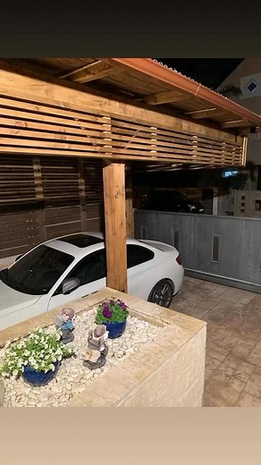 גם סככה לרכב יכולה להרגיש חלק מהנוף Outdoor Design #פרגולות 0526484221 | נאור חג'בי | Facebook