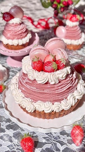お姫様みたいな🎀いちごモンブラン💗🍓 みんなも作ってみてほしい…♡/// #ケーキ #vlog #スイーツ #モンブラン #レシピ #初音ミク #マカロン