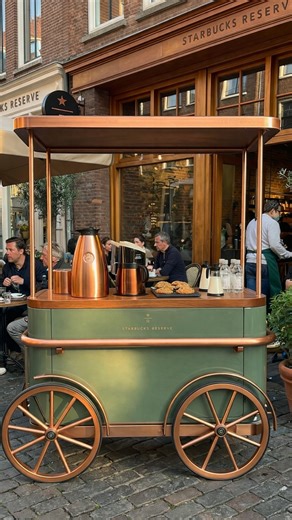 Commercial cart design for brands that want to stand out. This is not a generic cart. It’s a mobile brand experience designed for visibility, flow, and real operation. Design first. Then fabrication. Custom carts for coffee, mixology, and premium brands. #CartDesign #CommercialDesign #BrandExperience #HospitalityDesign #RetailDesign CustomCarts | Carpintería Bares Restaurantes