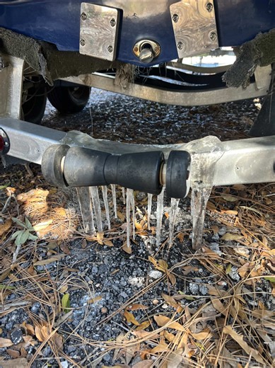 😵WHAT IS THIS🥶 - Icicles on the trailer… in Florida. I’m still trying to process this. 13 Degrees! #Ice