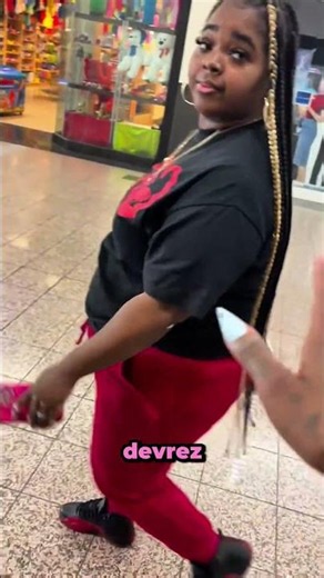Je l'ai surprise en train d'essayer de s'enfuir du salon ! 😳