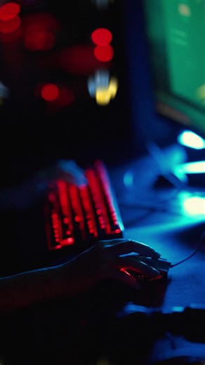 ¿Sueñas con crear tus propios videojuegos? 🎮 ¡En UNEWEB puedes aprender cómo hacerlo con Python desde cero! Domina habilidades clave y abre puertas a una carrera en desarrollo de juegos. ¡Inscríbete ahora y transforma tu pasión en profesión! #Videojuegos #Python