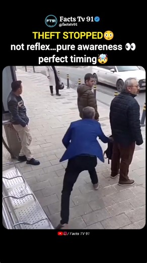 Perfect Timing Stops a Theft 😳