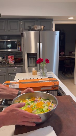 780K views · 10K reactions | Hack to keep salads fresh for days. #recipes #easy #hacks #reelsvideo | Tim Clowers | Facebook