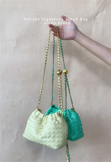 NEW IN COLOR : Artisan Signature Cloud Bag - Siren Green The Artisan Signature Cloud Bag is designed for everyday comfort and timeless style. Made with high-quality materials, it features a soft, cloud-like texture that feels light and comfortable to carry. Its minimalist design and careful craftsmanship make it a versatile piece that pairs easily with both casual and polished looks, perfect for daily errands or special outings. Shop now : saoustudio.com #saou #lovebysaou #saoustudio #newin #sao