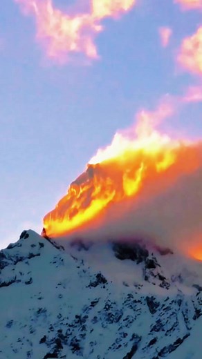 Breathtaking Sunset Views from a Majestic Mountaintop