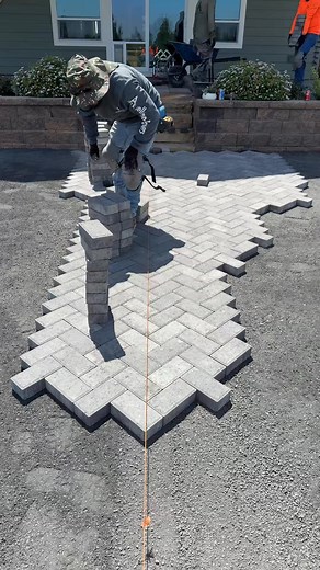 130K views · 1K reactions | 124_ #hardcape_ #pavers_install_ #outdoorideas_ #ideascrea | Leighton Butler | Facebook