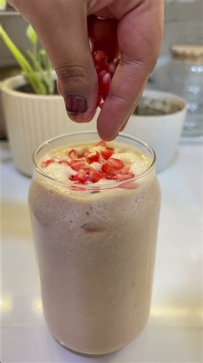 Pomegranate banana energy smoothie🥤#fasting #saavan #healthy #drink