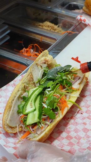 🥖 Banh Mi so gooddddddddd!!! One bite and suddenly… wide awake. 😂 Crispy bread. Homemade fillings. Fresh veggies. That perfect balance of flavor just hits different. Who needs coffee when bánh mì already wakes you up? Haha 😜 Come get that energy boost the delicious way. 📍 Banh Mi – 300 S Santa Fe Ave P., Los Angeles, CA 90013 #banhmi #vietnamesefood #foodie #catering #dtla