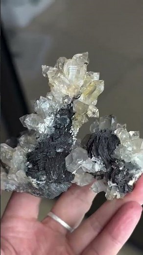 Quartz on hematite roseQuartz on hematite rose