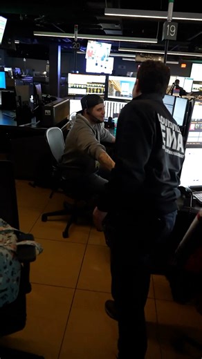 Thank you to everyone working behind the scenes to keep our community safe. Some of our 911 call takers and dispatchers are working 24‑hour shifts. Thank you for stepping up when our city needs you most. 🔗Snow Resources: https://tinyurl.com/hf833z7a 🔗Metro Snow Map: apps.lojic.org/metrosnowroutes 🔗Emergency Snow Routes: tinyurl.com/ydxrhbmm | Mayor Craig Greenberg