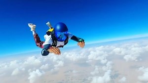 F1 world champion Lewis Hamilton tries to fly on his back while skydiving in Dubai. Watch video