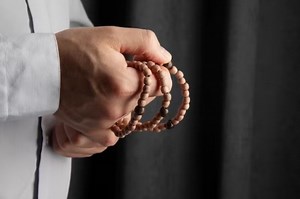 Rincian Biaya Umroh Tahun 2024, Ketahui Juga Tips untuk Menyiapkan Dananya | Nakita