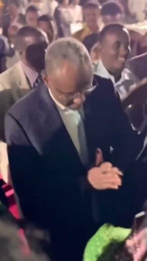 Kaddib markuuu Xasan kusoo tukaday😂.Dastuur beenaadkiii Xasan awal Pl iyo Jl baa aasay haddana KG.😂