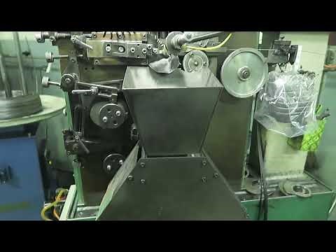 コイリングマシンによる圧縮コイルバネの製造ーバネ・線材加工品メーカー｜コムラ産業（株）