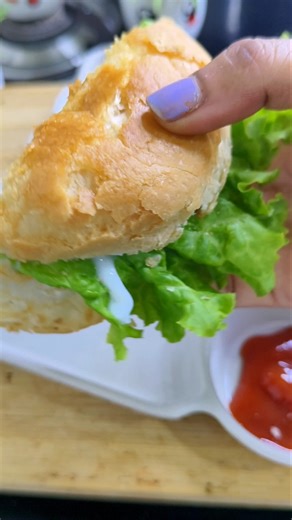 Simple burger recipe🍔 #shorts #friedmoni