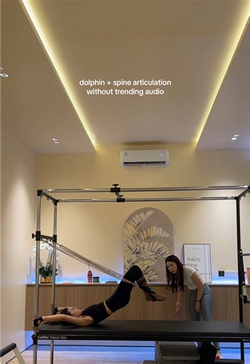 nailed this progression from the regular dolphin in one try! 😮‍💨 flex of the week✌🏻#cadillacpilates #fyp #notrendingaudio #onedayonetiktok #pilatesjakarta