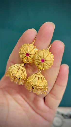 Elegant Gold Polish Earrings: A Jewelry Essential