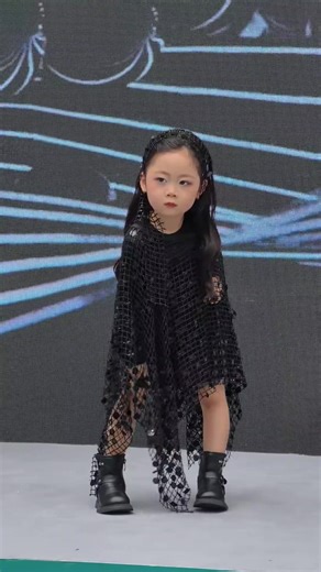 #model #kidmodel #topmodel #catwalk #catwalkmodel #begaidangyeu #begaidethuong #trinhdienthoitrang #xuhuongthoitrang #thoitrangtreem