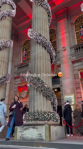 Your reminder to book that festive city break.. 🎅 Edinburgh is in full winter mode, and the city feels brighter than ever! Each year Scotland’s capital comes alive with a buzzing Christmas market, funfair rides, and magical lights. Planning a Christmassy city break? Stay with us at Edinburgh Central Youth Hostel and you’ll be just a short stroll from Princes Street Gardens and all the festive action. You’ll find us on Leith Walk, surrounded by cosy pubs, great cafés, bakeries, and brilliant nig