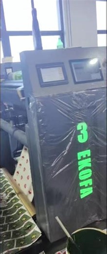 flexo printing onto the shiny PE-laminated surface of paper