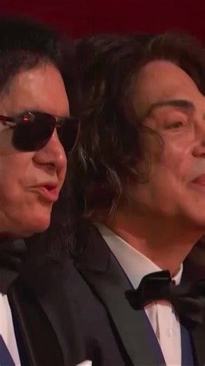 328K views · 17K reactions | Garth Brooks "Shout It Out Loud" by KISS at Kennedy Center #KISS #TheKissinTime #KenedyCenter | The Kissin' Time | Facebook