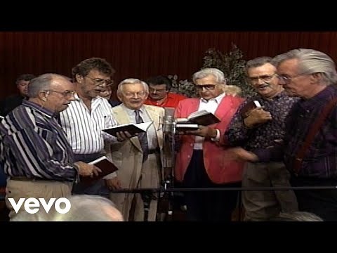 Bill & Gloria Gaither - Give the World a Smile (Live)