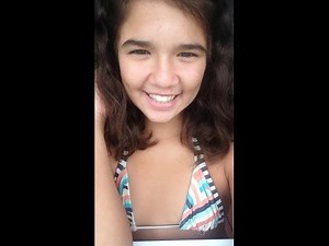 Final de semana na piscina com a amiga