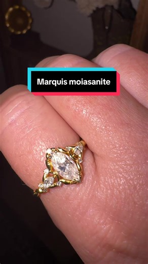 POV: you wanted vintage romance but on a realistic budget 🤍 This marquise cut moissanite ring looks way more luxe than its price tag. The sparkle, the vintage details, the compliments… all yes. Perfect for engagements, promise rings, or just treating yourself because why not 💫 @Delzzad Jewelry #loveatfirstfind #V#ValentinesDayFindsM#MoissaniteRingM#MarquiseCutVintageStyleRing