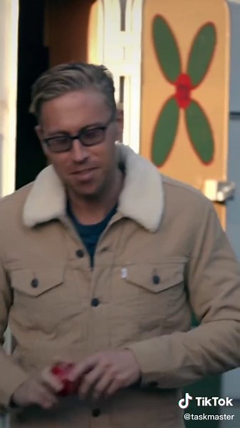 Russell Howard on Taskmaster: Ducks in Basket Challenge