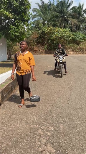 Bag snatcher was teach a lesson