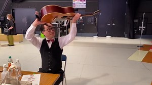 中にアメちゃんが入りました。#ギター #ギター男子 #ドッキリ