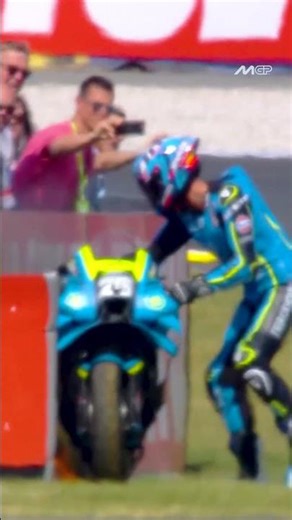 Raul Fernandez's Aprilia goes on fire! 🤯🔥