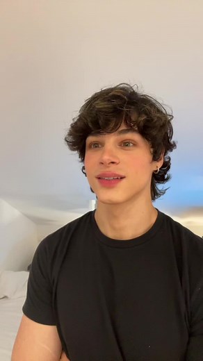 Pierre (@itspierreboo)’s videos with Cuss a lil METAL edition - Matt Bevan