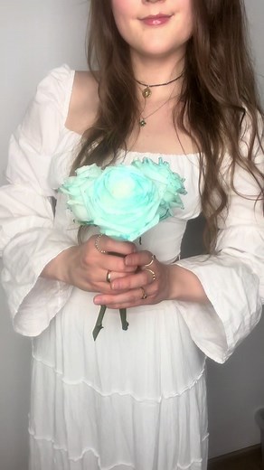 Blue Roses at Home DIY: How to Dye Flowers Blue