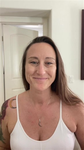 #somasunday Somatic Practices aren’t meant to make us just “feel better” (although it‘s often an outcome) but to create space to (or begin to) fully feel & grow our capacity to be with our experience, during &/or after activation. Opening & activating our throat chakra & using our voice. Start w/ gentle breathing, trace fingers from forehead down the edge of face to temples. Inhale & give a gentle rub, exhale tracing down to the jaw, inhale & rub the jaw joint, part the mouth, press tongue to th