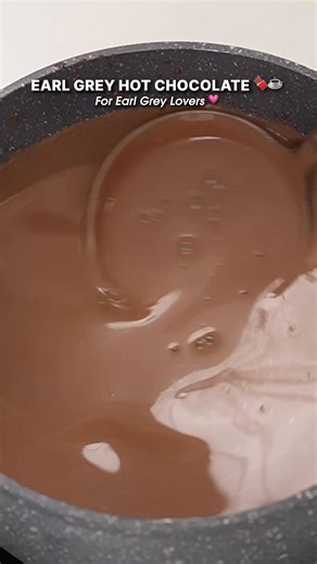 This is your sign to upgrade the classic hot chocolate 🍫☕ Add Earl Grey and thank me later 😉 EARL GREY HOT CHOCOLATE 2 cups whole milk 2 tbsp granulated sugar pinch of salt 2 bags or 2-3 tsp earl grey tea 60g dark chocolate (at least 70% cacao) 1 tbsp cocoa powder opt: ½ tbsp cornstarch 1 tbsp cold milk opt topping: whipped cream chocolate (grated/shaved) #earlgrey #hotchocolate #easyrecipe #drinkrecipe #TheLoveyLife | The Lovey Life