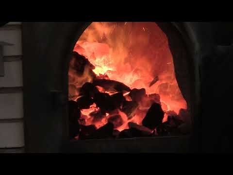 Frank Pepe’s Pizzeria Napoletana, West Harford, Eating Pizza