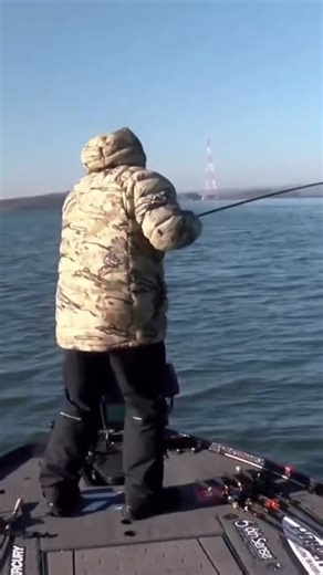 Keep ‘em coming Cory!Anchor Mode ON and stay with those fish! #PowerPoleMOVE | ‪@BassmasterOfficial‬