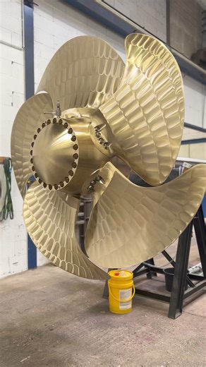 There are propellers… and then there are PROPELLERS. This BEAST of shining custom-made metal is for a 295-foot (90-meter) vessel. All in a day’s work for Piening Propeller. #yachtinglife #yachtinglifestyle #maritime #superyacht #yachting #yacht #boating #germany #deutscheyachten | Megayacht News