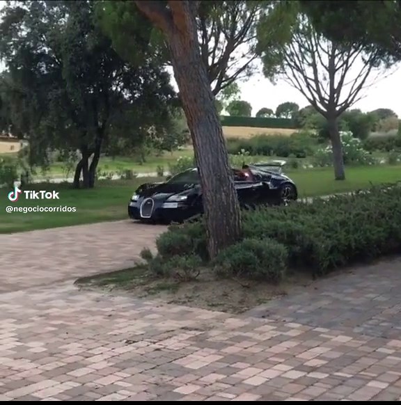 Cristiano Ronaldo y su Bugatti Chiron: Llegadas Espectaculares