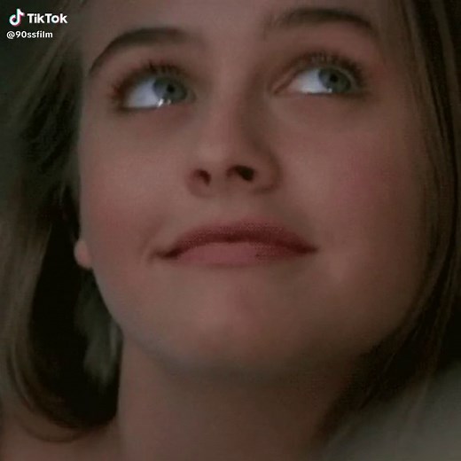 young alicia silverstone 🎀 #fypシ゚ #foryoupage #aliciasilverstone #90s #90sedit #90sgirl #clueless #cluelessedit #cherhorowitz #90smusic #aliciasilverstoneedit