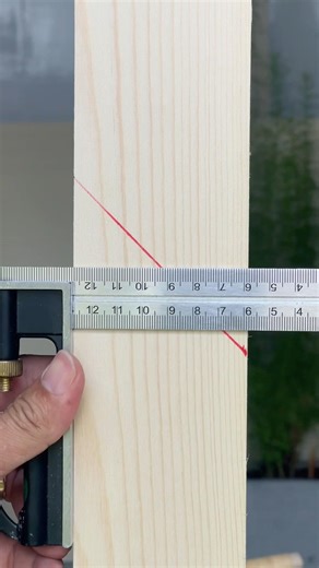 A 90-degree corner idea for easy wood joining. #woodworking #diy
