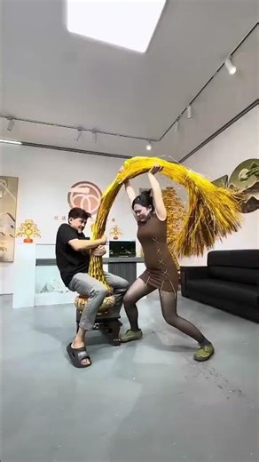 ”13 Year Old Girl Bends Steel Bars into Art – Amazing Result!”