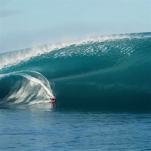 @manea.f at #teahupoo.. on the biggest glassiest bomb we have ever seen. Footage @timmckenna #bodyboarding #fblifestyle #bigwaves #slabs #surf #surfing | We Bodyboard